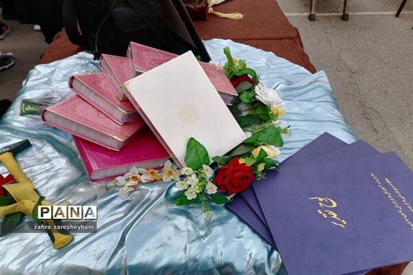 دانش‌آموزان آموزش و پرورش ناحیه دو شیراز در مراسم شور عاطفه‌ها مشق مهربانی نوشتند