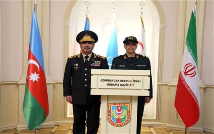 سرلشکر باقری با وزیر دفاع آذربایجان گفت‌وگو کرد