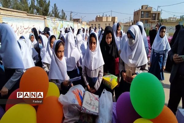 برگزاری جشن عاطفه‌ها در مدارس اردستان اصفهان