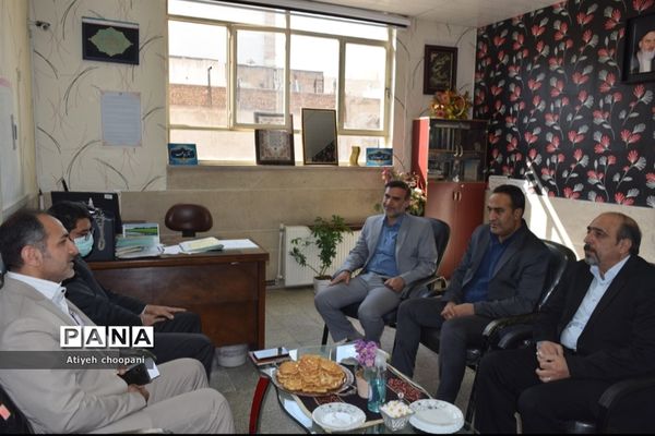 برگزاری آیین زنگ عاطفه‌ها در دبستان شهید دکتر دیالمه منطقه ۱۴