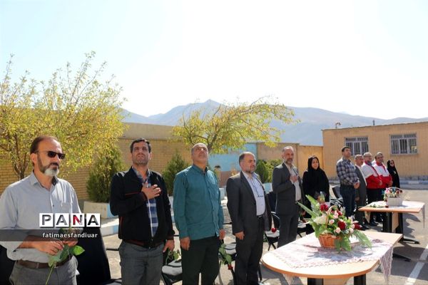 برگزاری جشن عاطفه‌ها در دبیرستان حضرت خدیجه ( س) فیروزکوه