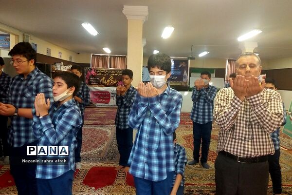 برگزاری نماز جماعت در مدارس رودهن