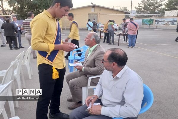 جلسه انجمن اولیا و مربیان دبیرستان پسرانه نمونه کاشمر