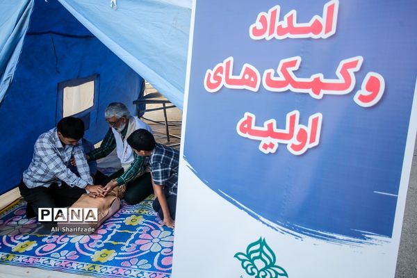 کارگاه‌های مهارت‌آموزی ویژه دانش‌آموزان در حاشیه نماز جمعه تهران