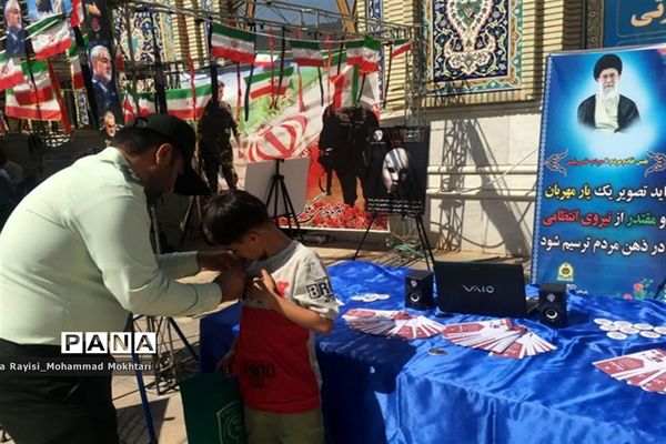 حضور پر شور دانش‌آموزان آموزش و پرورش ناحیه 2 شیراز در مراسم نماز جمعه