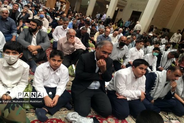 حضور پر شور دانش‌آموزان آموزش و پرورش ناحیه 2 شیراز در مراسم نماز جمعه