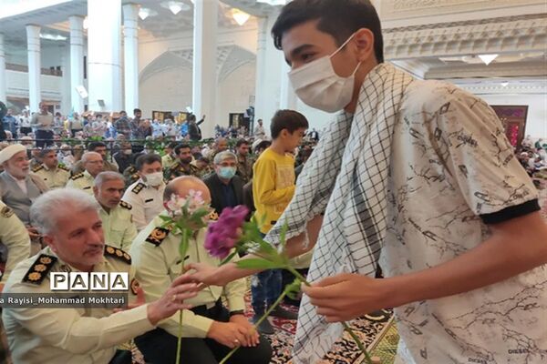 حضور پر شور دانش‌آموزان آموزش و پرورش ناحیه 2 شیراز در مراسم نماز جمعه