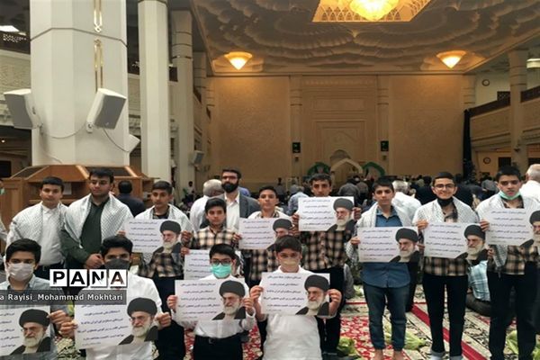 حضور پر شور دانش‌آموزان آموزش و پرورش ناحیه 2 شیراز در مراسم نماز جمعه