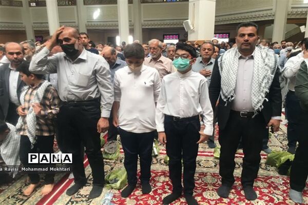 حضور پر شور دانش‌آموزان آموزش و پرورش ناحیه 2 شیراز در مراسم نماز جمعه