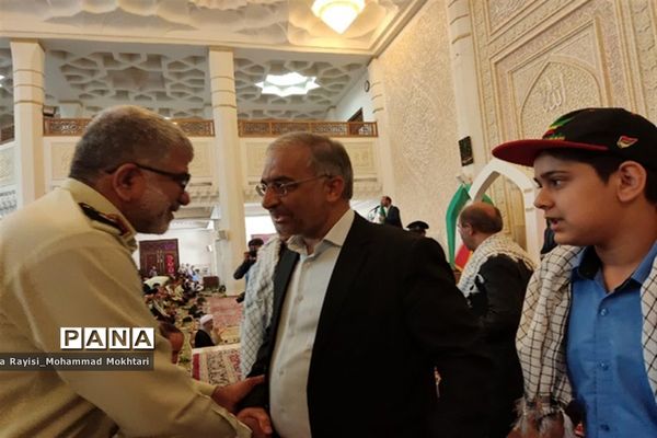 حضور پر شور دانش‌آموزان آموزش و پرورش ناحیه 2 شیراز در مراسم نماز جمعه