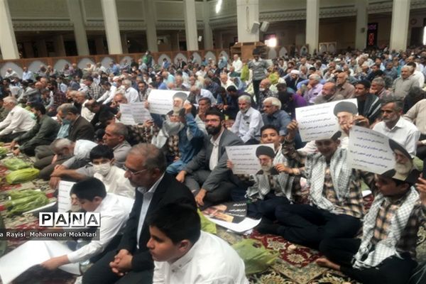 حضور پر شور دانش‌آموزان آموزش و پرورش ناحیه 2 شیراز در مراسم نماز جمعه