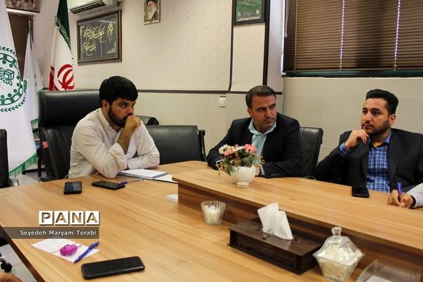 نشست تبیینی رئیس بسیج فرهنگیان فارس با اعضای قرارگاه شهید اسکندری سازمان دانش‌آموزی استان فارس