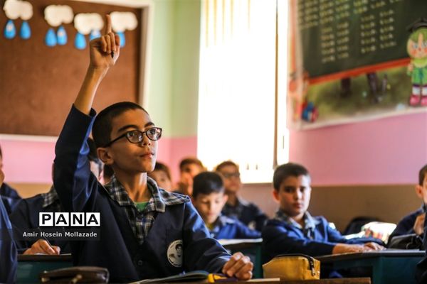 یک روز با دانش‌آموزان مدرسه شهید‌فهمیده