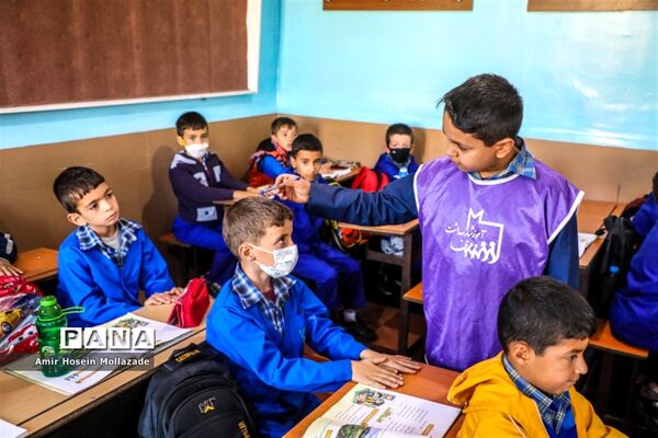 یک روز با دانش‌آموزان مدرسه شهید‌فهمیده