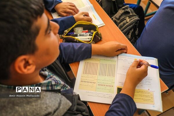 یک روز با دانش‌آموزان مدرسه شهید‌فهمیده