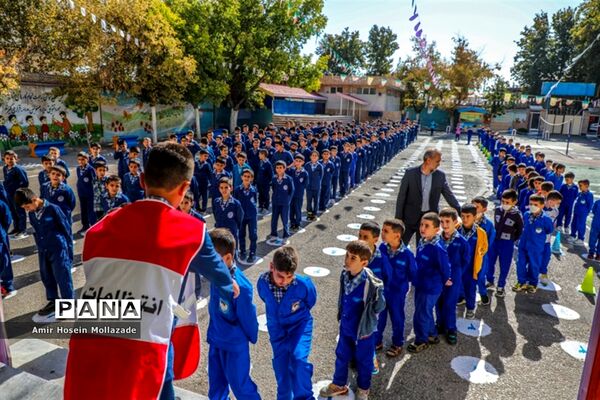 یک روز با دانش‌آموزان مدرسه شهید‌فهمیده