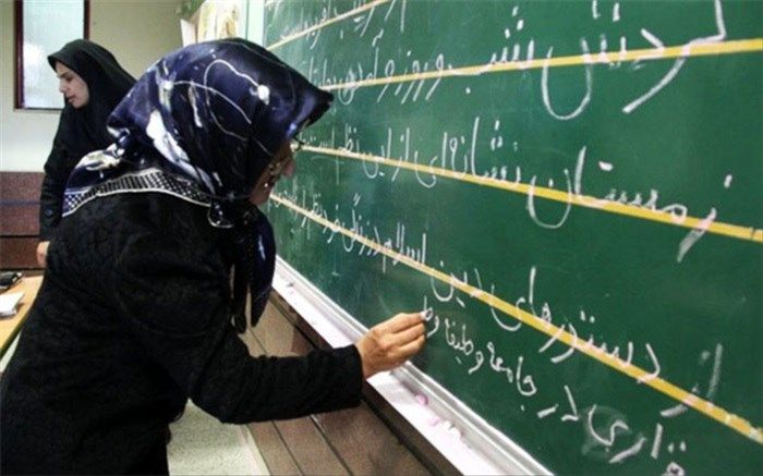 فرهنگیانی که درآموزش بی‌سوادان همکاری کنند مورد تشویق قرار می‌گیرند