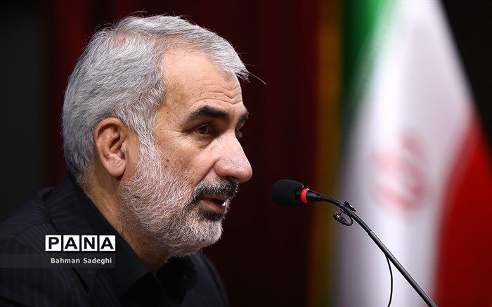 امور نماز با هدایت مربی آشنا و آگاه، به دانش آموزان واگذار شود