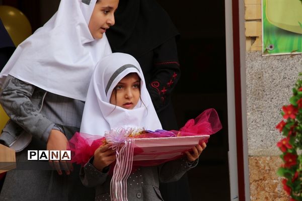 هفته ملی کودک در مدرسه شهید‌اخوان استان همدان