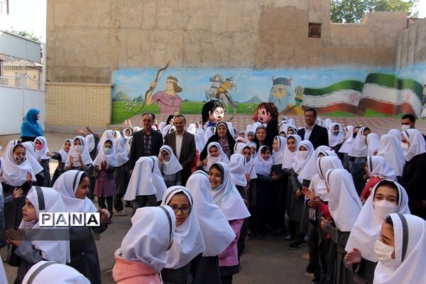 هفته ملی کودک در مدرسه شهید‌اخوان استان همدان