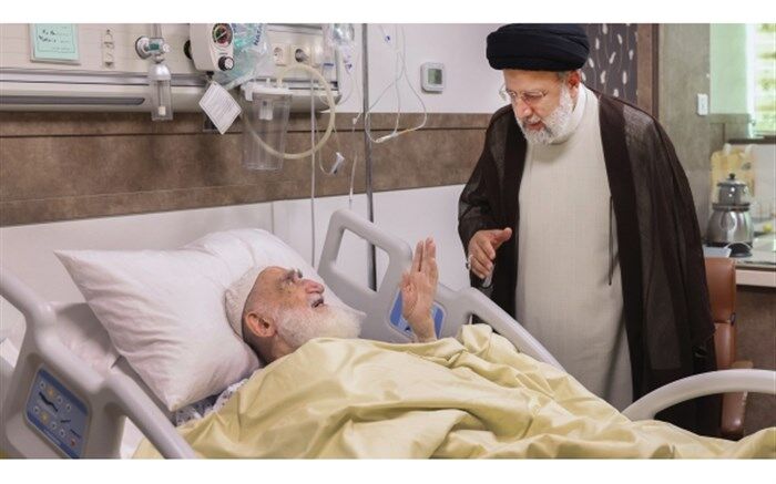 رئیس‌جمهوری از آیت‌الله العظمی نوری همدانی عیادت کرد