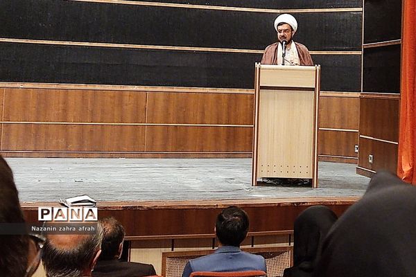 مراسم  تجلیل از هنرمندان شاخص شرق استان تهران در دماوند