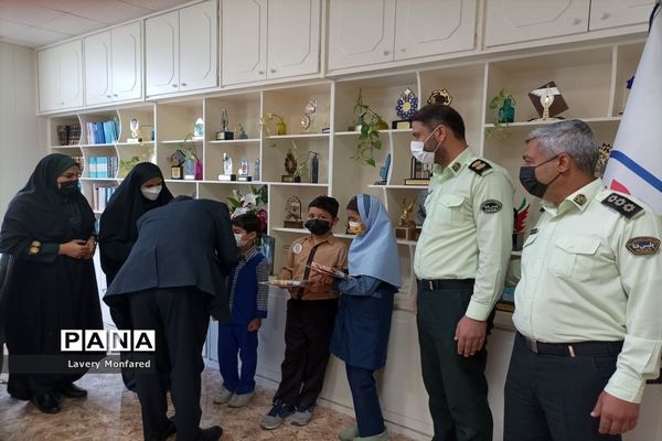 تجلیل از دانش‌آموزان برگزیده مسابقات نقاشی هفته فراجا استان بوشهر