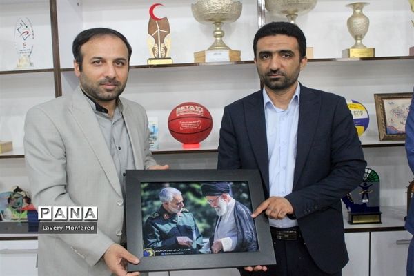 نشست معاون تربیت‌بدنی و سلامت آموزش و پرورش استان بوشهر با  رئیس هیات ورزش روستایی و بازی‌های بومی محلی استان