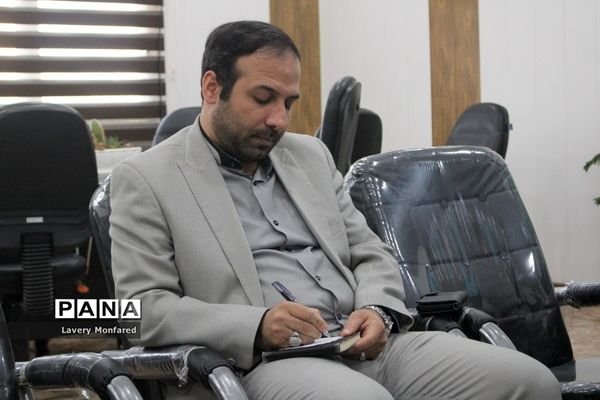 نشست معاون تربیت‌بدنی و سلامت آموزش و پرورش استان بوشهر با  رئیس هیات ورزش روستایی و بازی‌های بومی محلی استان