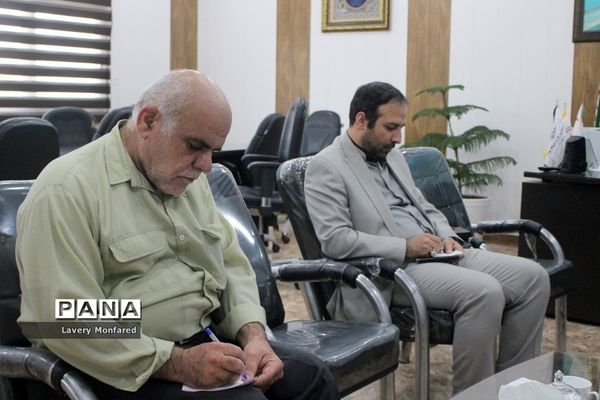 نشست معاون تربیت‌بدنی و سلامت آموزش و پرورش استان بوشهر با  رئیس هیات ورزش روستایی و بازی‌های بومی محلی استان