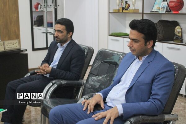 نشست معاون تربیت‌بدنی و سلامت آموزش و پرورش استان بوشهر با  رئیس هیات ورزش روستایی و بازی‌های بومی محلی استان