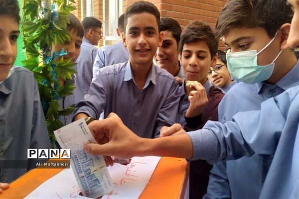 برگزاری جشن عاطفه‌ها در دبیرستان نمونه دولتی انصارالمهدی قرچک