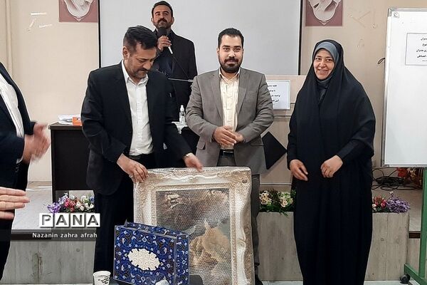 آیین تکریم و معارفه معاون پرورشی و تربیت‌بدنی آموزش و‌ پرورش رودهن