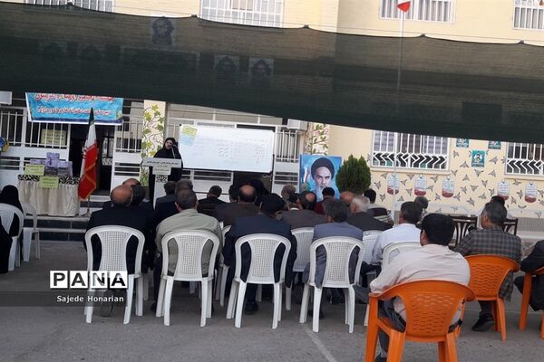 جلسه اولیا و مربیان در دبیرستان شاهد هاجر، کاشمر