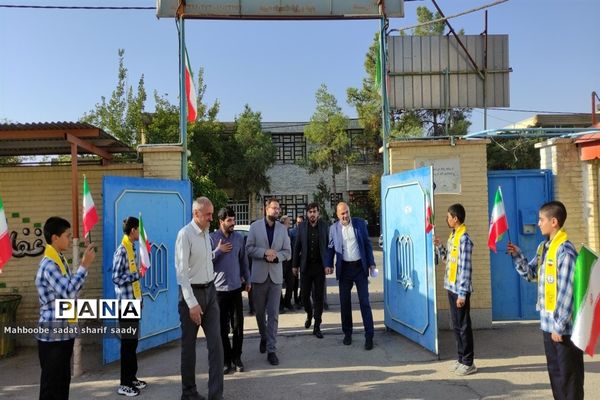 برگزاری جشن هفته وحدت در آموزش و پرورش‌ ناحیه ۴ شیراز