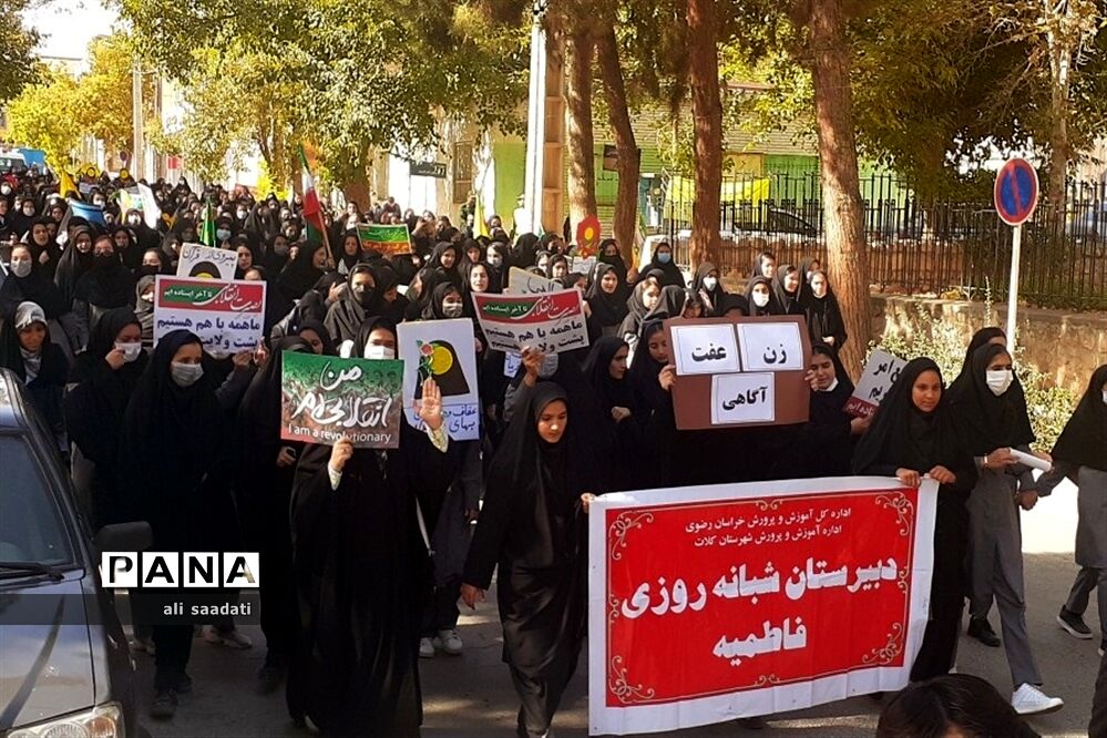 خروش دانش‌آموزان شهر کلات در پاسخ به اغتشاشات اخیر در کشور