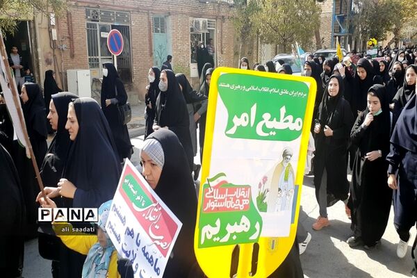 خروش دانش‌آموزان شهر کلات در پاسخ به اغتشاشات اخیر در کشور