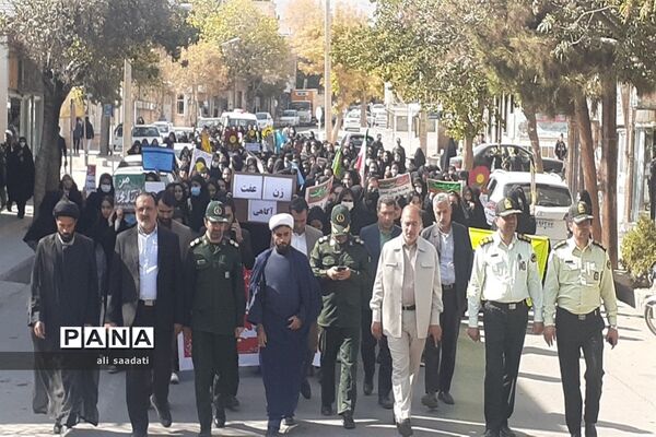 خروش دانش‌آموزان شهر کلات در پاسخ به اغتشاشات اخیر در کشور