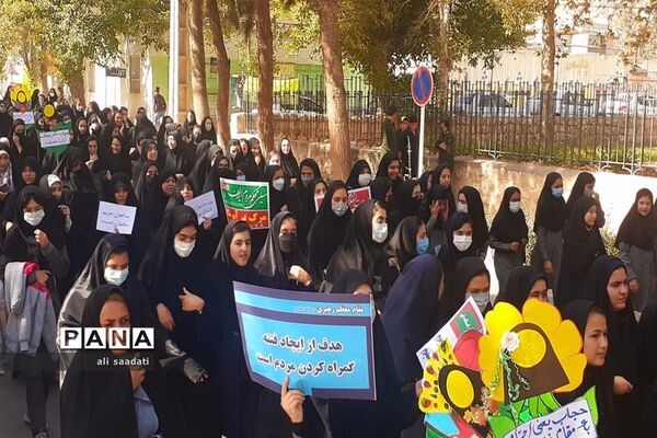 خروش دانش‌آموزان شهر کلات در پاسخ به اغتشاشات اخیر در کشور