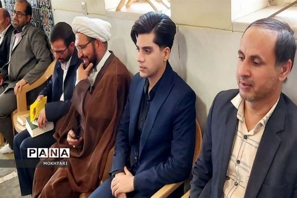 همایش دانش‌آموزی در محکومیت هتک حرمت به مقدسات و قرآن کریم در جرقویه سفلی