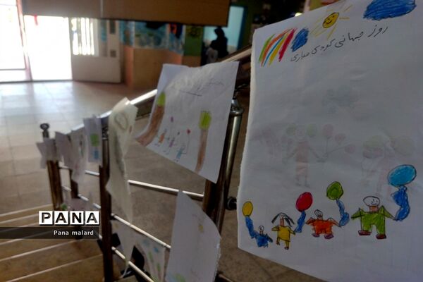 برپایی نمایشگاه نقاشی در دبستان ولی محمدی صفادشت
