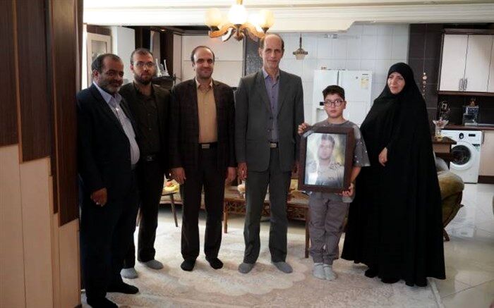 دیدار مدیر کل آموزش و پرورش استان اصفهان با خانواده شهید اسماعیل‌زاده