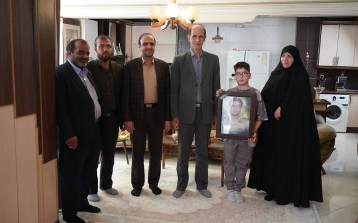 دیدار مدیر کل آموزش و پرورش استان اصفهان با خانواده شهید اسماعیل‌زاده