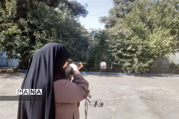 مسابقات تیراندازی در اداره آموزش و پرورش منطقه 16