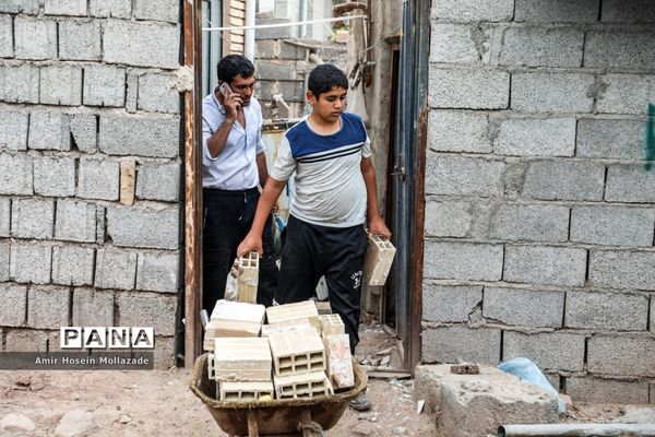 مناطق زلزله زده خوی؛ آغاز عملیات آواربرداری