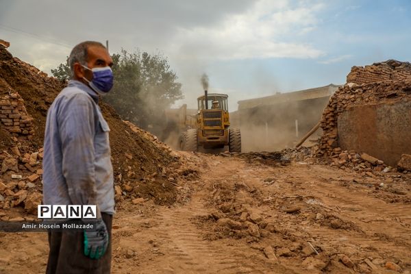 مناطق زلزله زده خوی؛ آغاز عملیات آواربرداری