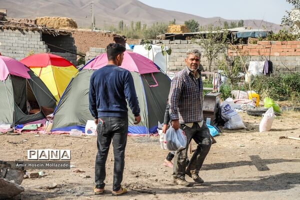 مناطق زلزله زده خوی؛ آغاز عملیات آواربرداری