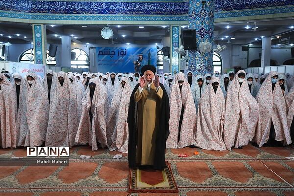 برگزاری نماز جماعت دانش‌آموزی طرح (نورچشم)