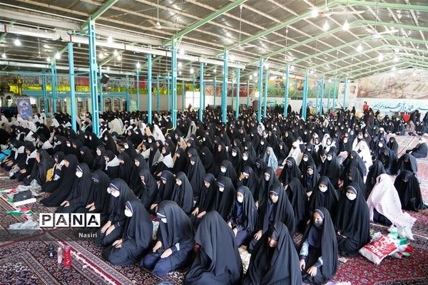 گردهمایی 1400 دانش‌آموز دختر اصفهانی در همایش نور چشم