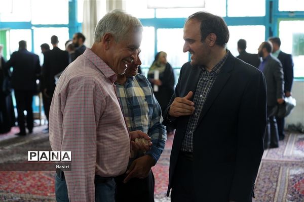 گردهمایی 1400 دانش‌آموز دختر اصفهانی در همایش نور چشم